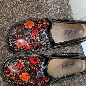 Alegria nursing clogs